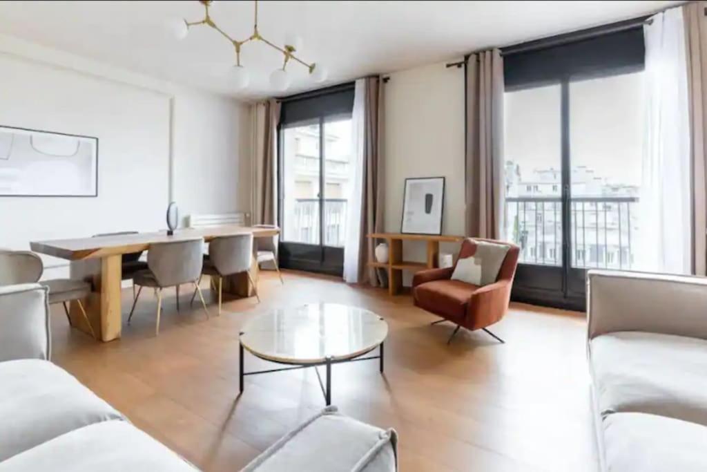 Avenue Montaigne Luxury 2br 4p