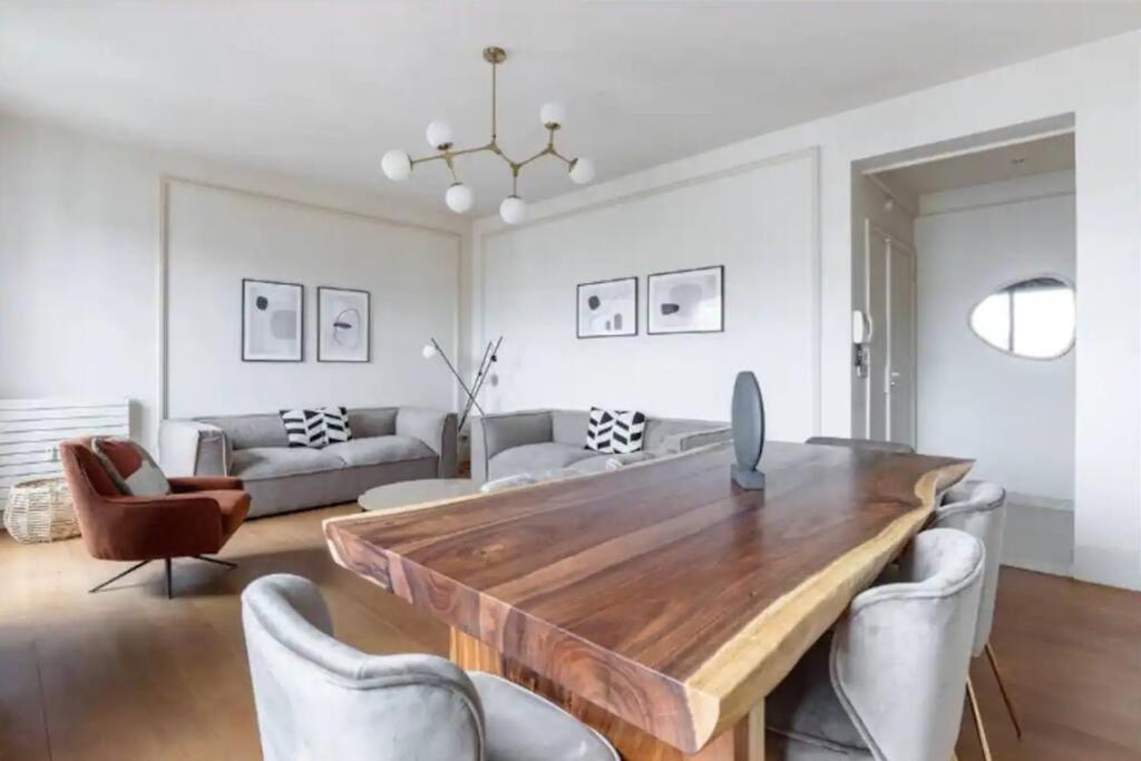 Apartment Avenue Montaigne Luxury 2br 4p Paris