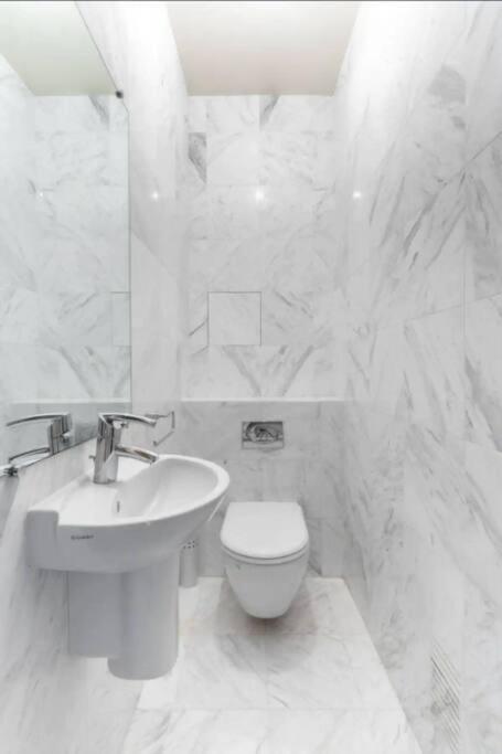Avenue Montaigne Luxury 2br 4p * Paris