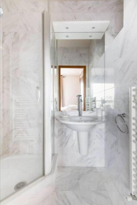Avenue Montaigne Luxury 2br 4p * Paris